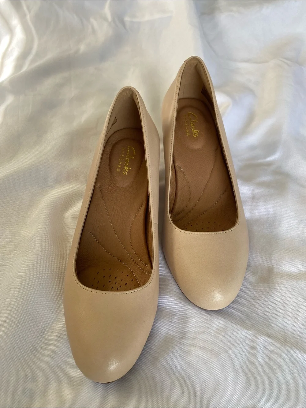 Clarks Beige Leather Rounded-Toe Comfort Flats